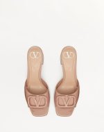 VLOGO SIGNATURE PATENT LEATHER SLIDE SANDAL 60MM - Image 4